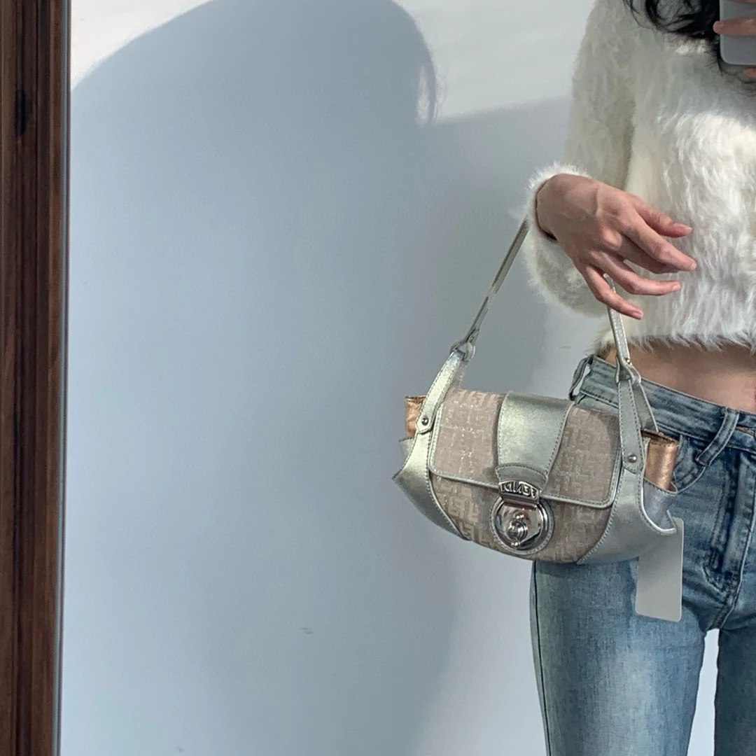 95新 FENDI/芬迪 fendi 银色老花飞碟手提包