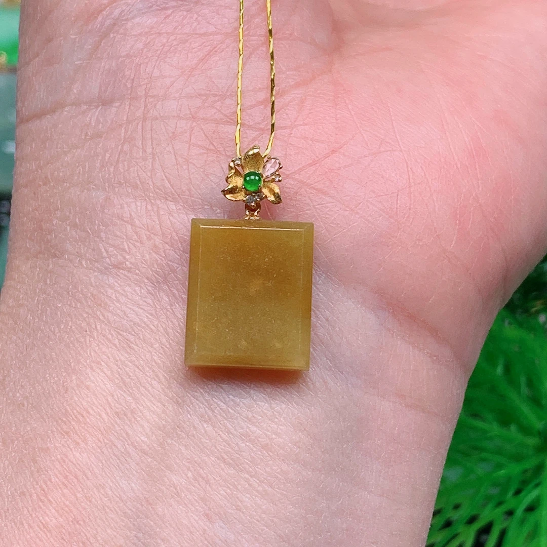 缅甸天然翡翠A货 18K金黄翡无事牌吊坠695/1127尺寸14.9x12.5x3.9