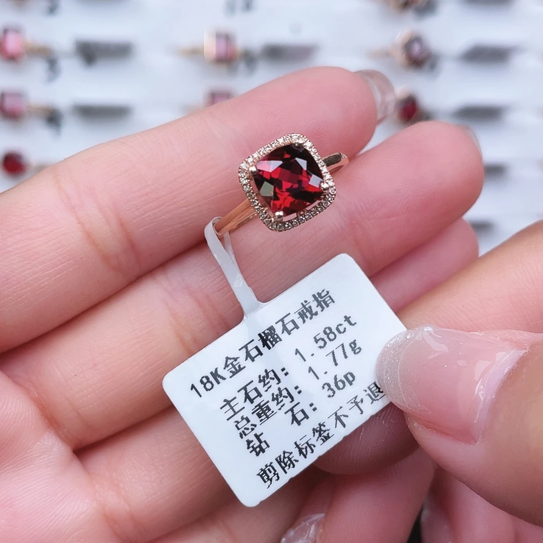 18K金镶嵌戒指石榴石