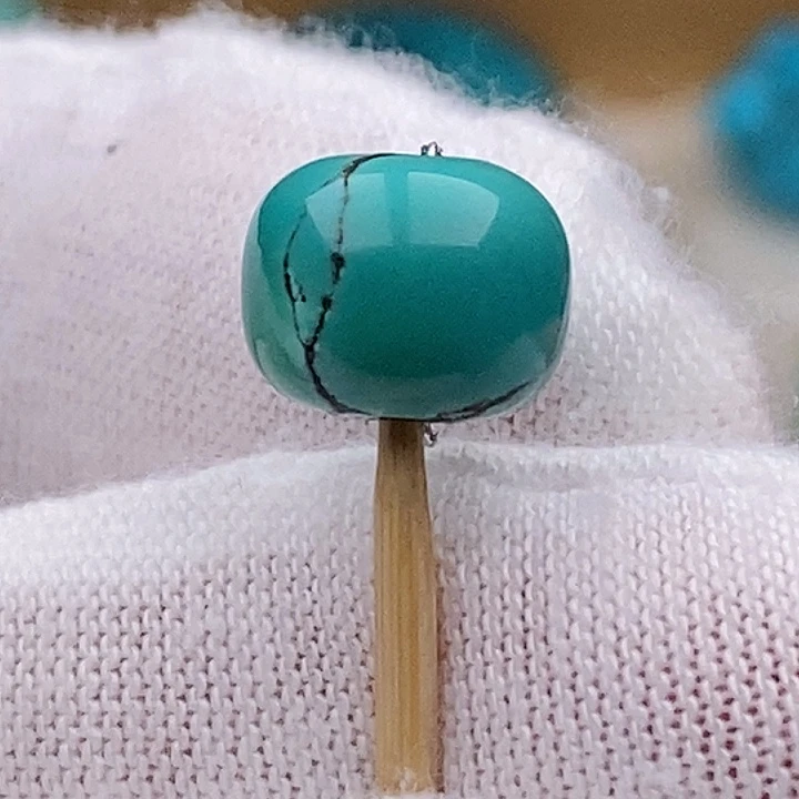 绿松石未镶嵌珠宝奇石9