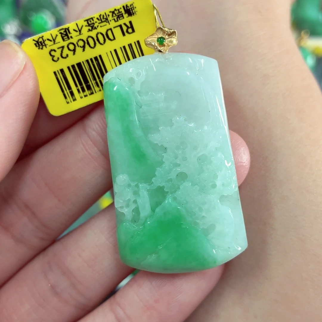 翡翠18K金镶嵌颈饰