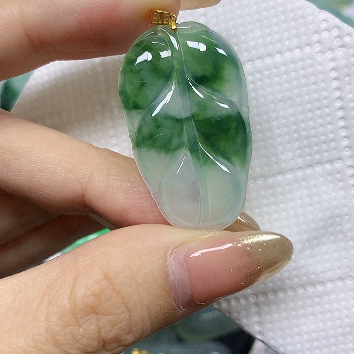 翡翠18K金镶嵌颈饰挂件