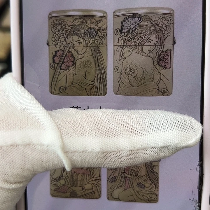 镜面银火花语盔甲机