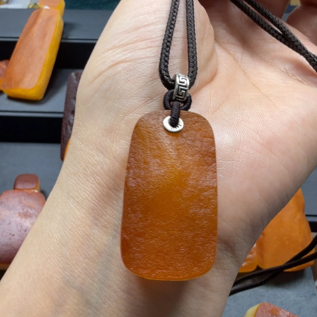 未镶嵌吊坠(赠链)琥珀