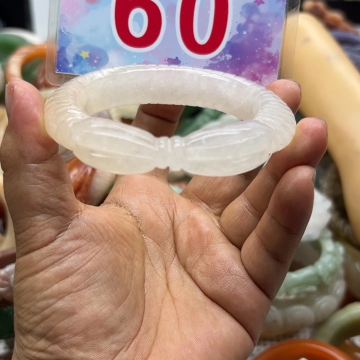 未镶嵌手镯石英岩玉