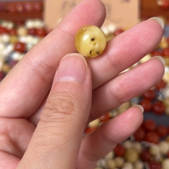 蜜蜡未镶嵌裸石13.3mm一个
