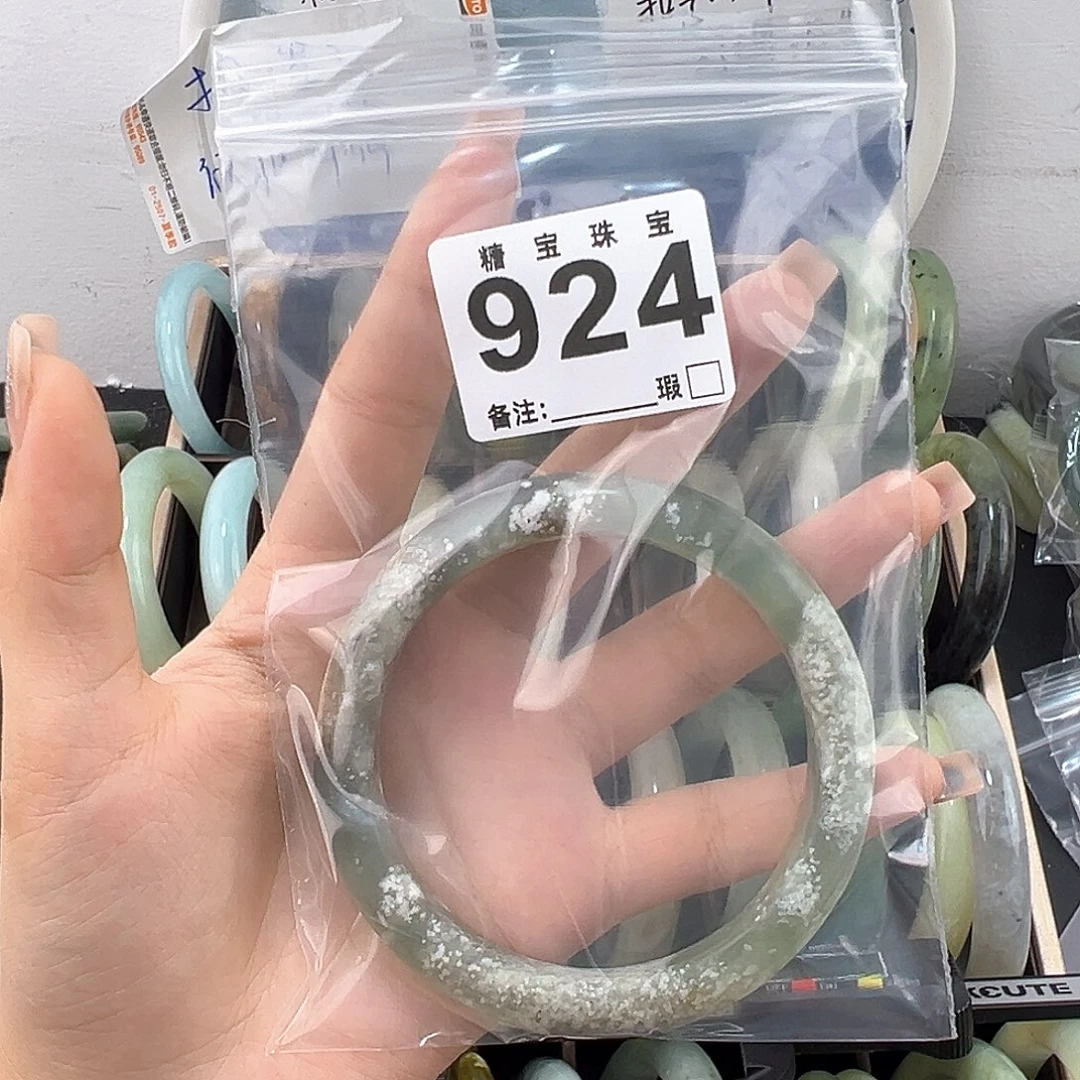 ，***蛇纹石玉未镶嵌手镯