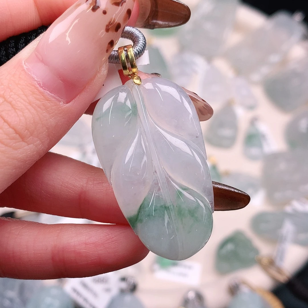 翡翠颈饰18K金镶嵌飘花叶46.5、38.5、23，5