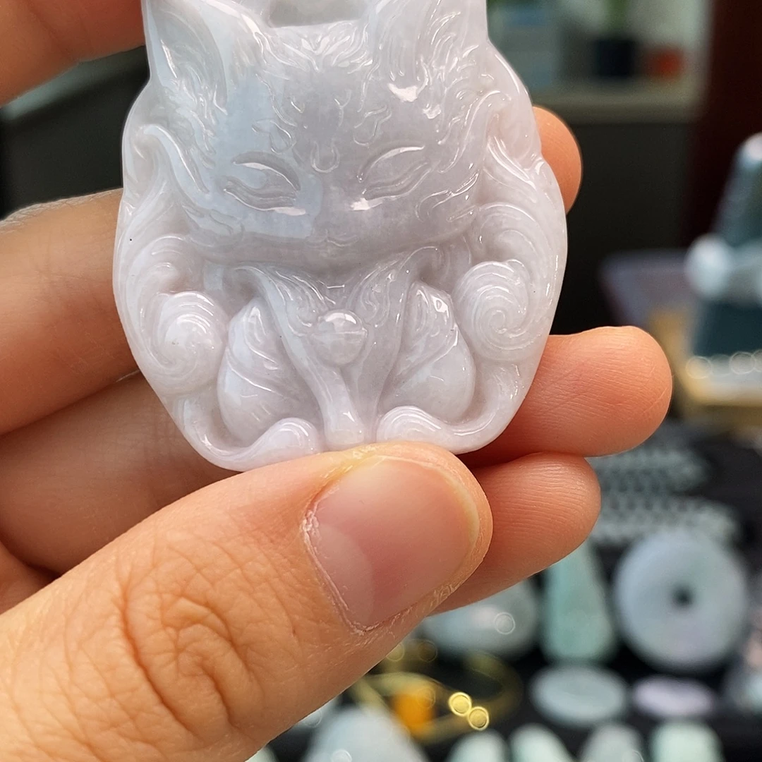 翡翠未镶嵌颈饰狐狸