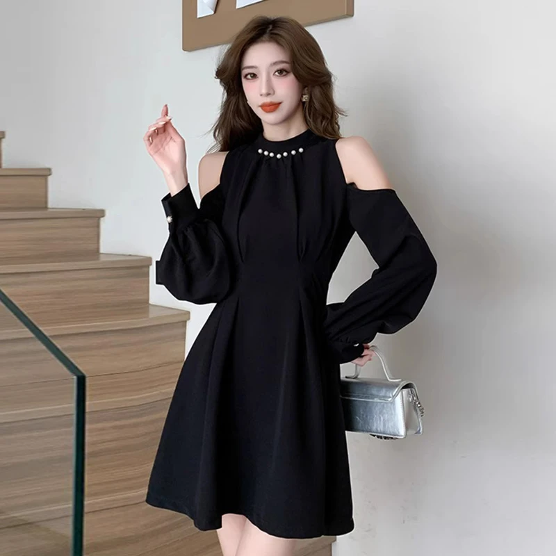 黑色少女小黑裙设计感洋气名媛时尚气质挂脖长袖露肩连衣裙D0436