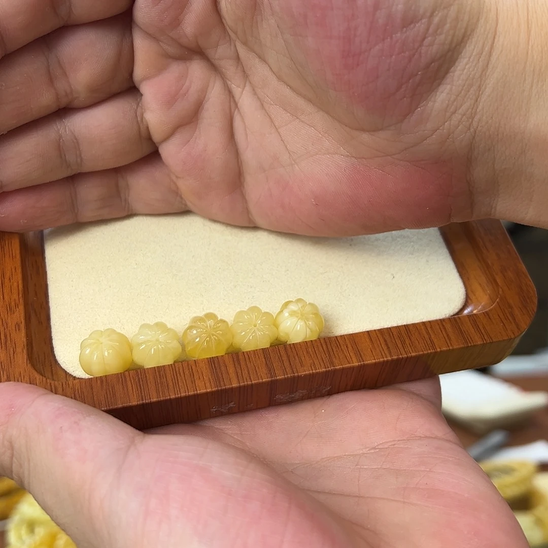 琥珀珠宝奇石未镶嵌多样性发其一