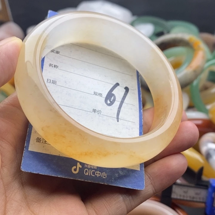 石英质玉手镯未镶嵌