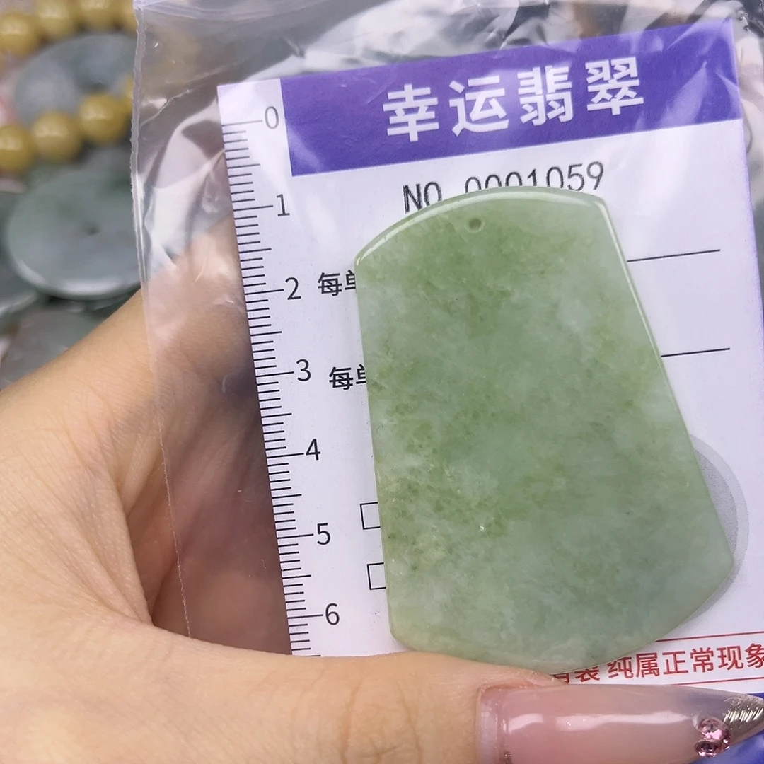 翡翠未镶嵌颈饰hhh