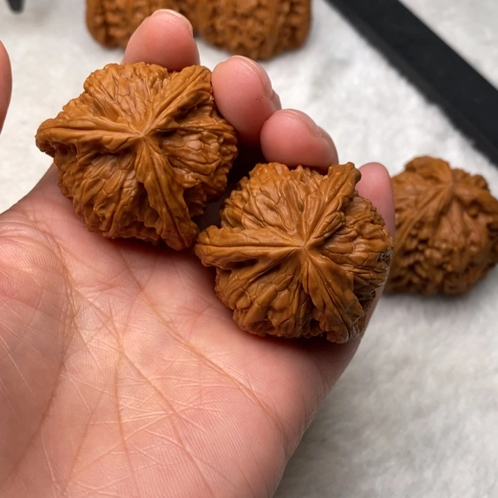 文玩核桃吊坠鱼**?核桃