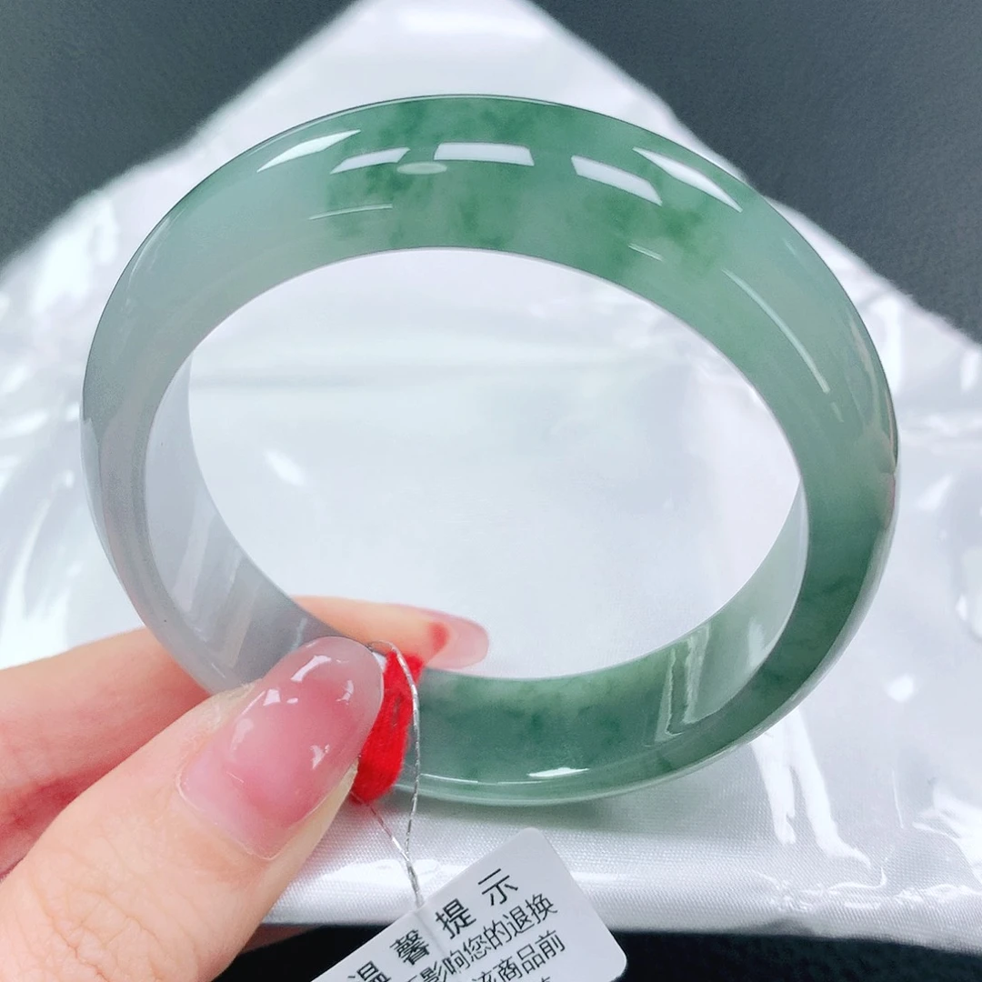 翡翠手镯未镶嵌56贵