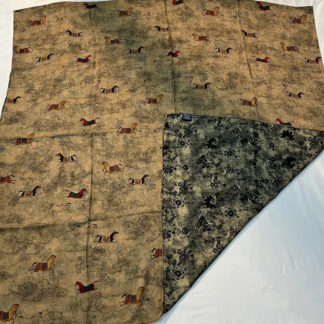 140提花丝毛方巾-菱花马群 双面异稿135cm丝巾