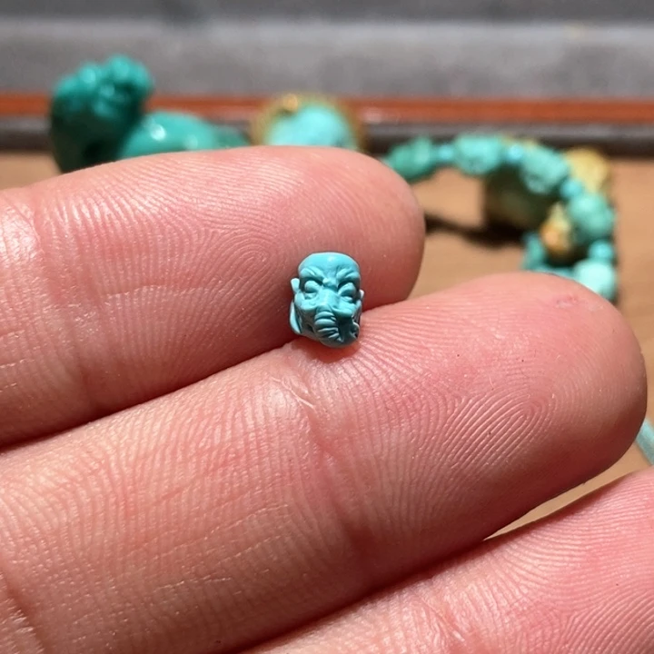 绿松石颈饰未镶嵌