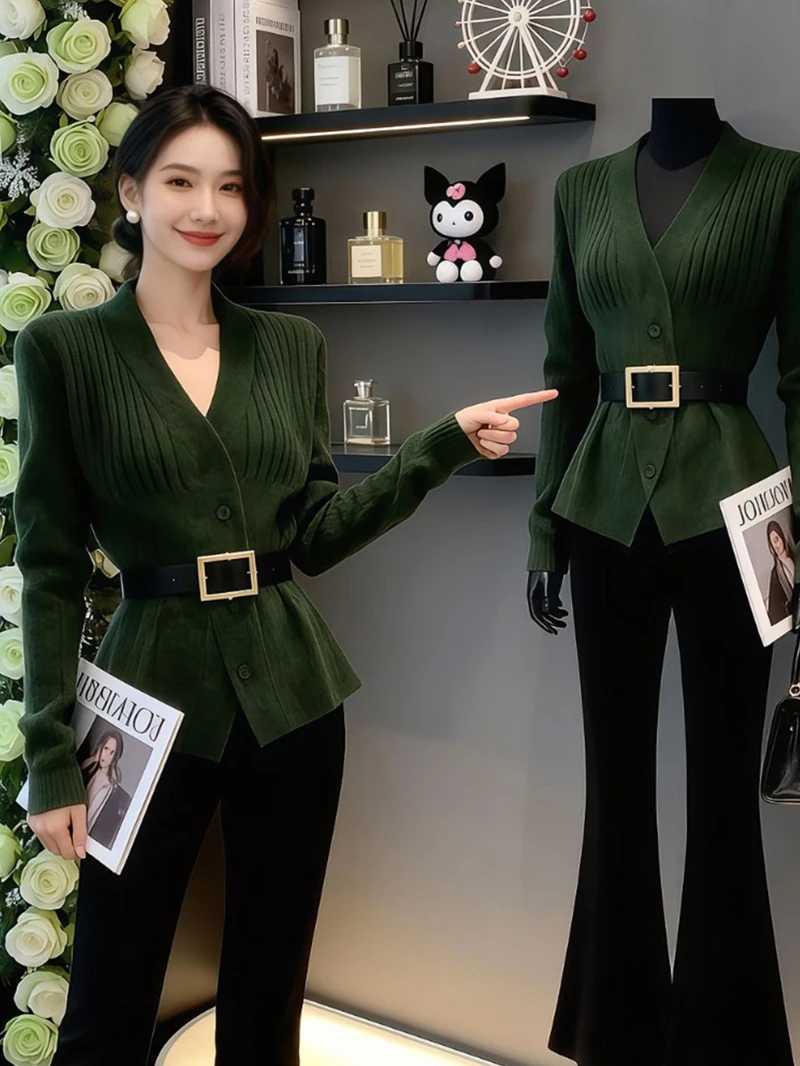 独特超好看气质绿色收腰针织衫女秋冬新款甜美高级漂亮掐腰毛衣