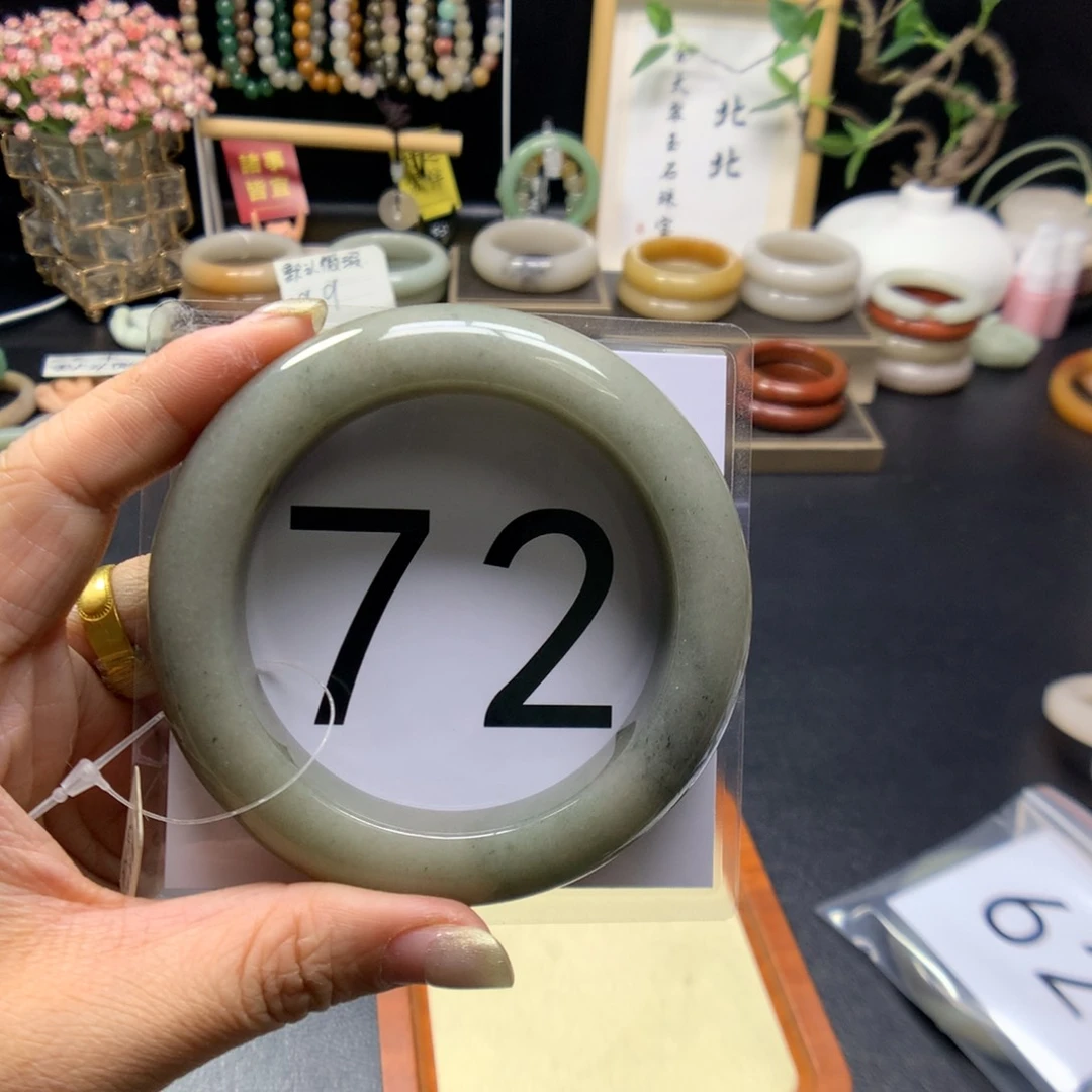 石英质玉手镯未镶嵌伊*