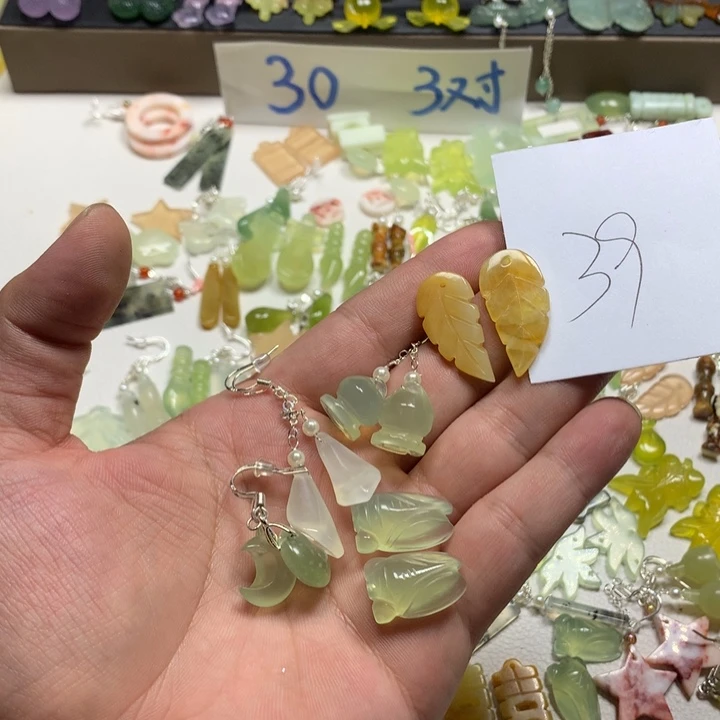 蛇纹石玉合金耳钉春**里