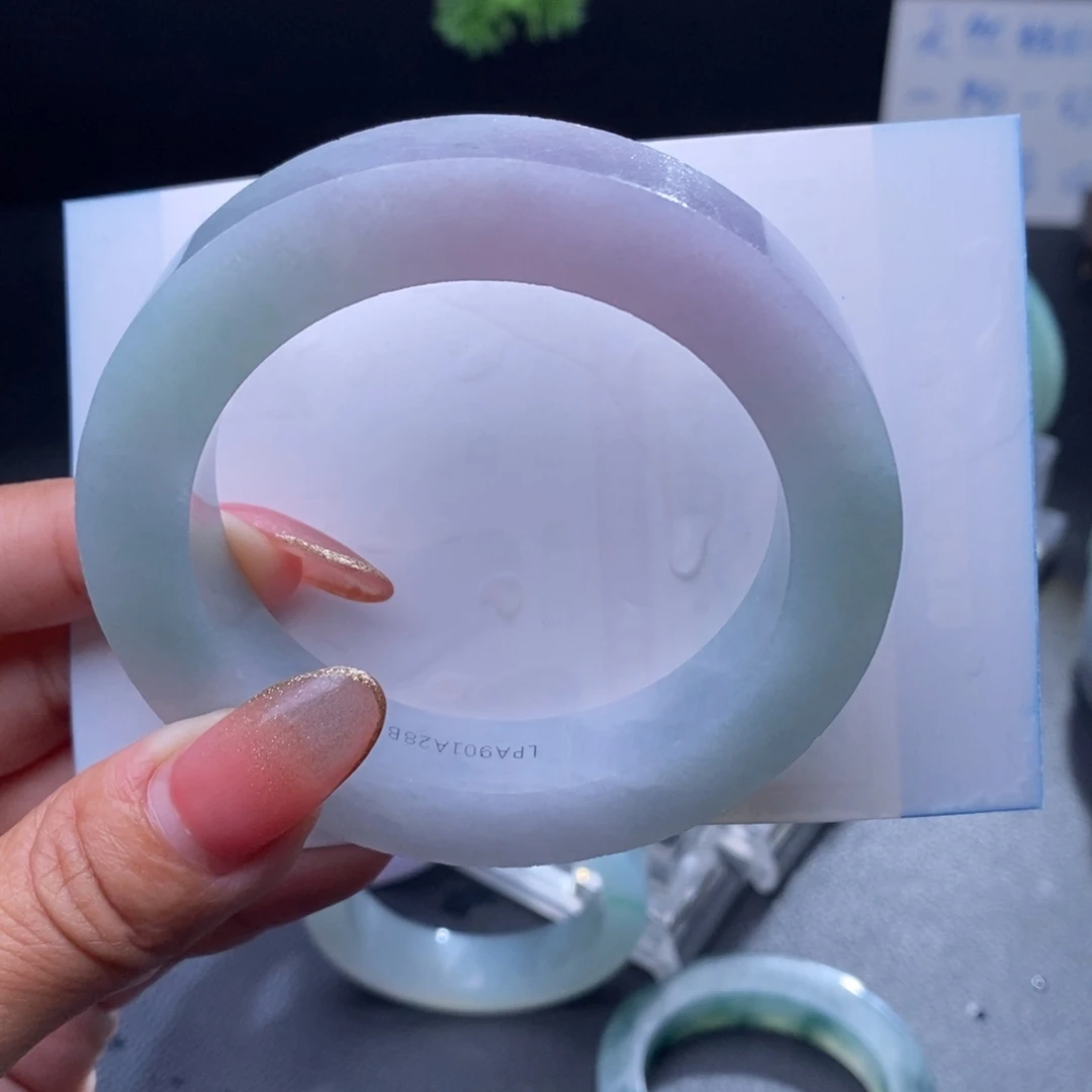 定制翡翠未镶嵌翡翠手镯
