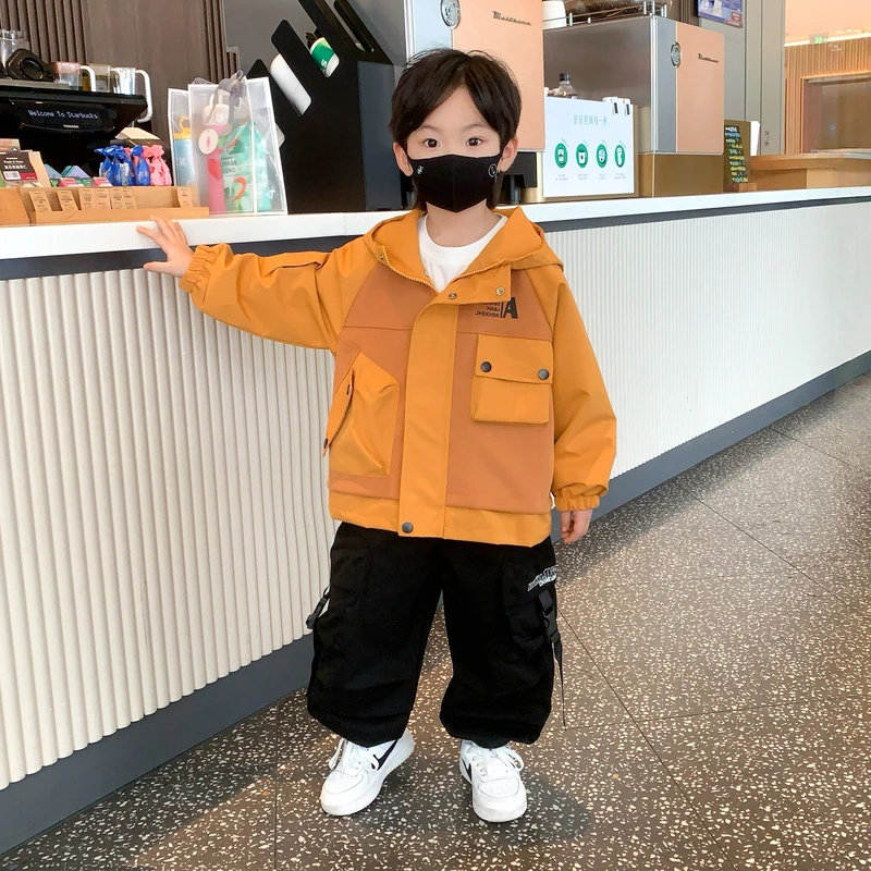 男童秋装外套2025新款秋冬季儿童冲锋衣男孩连帽上衣宝宝帅气风衣