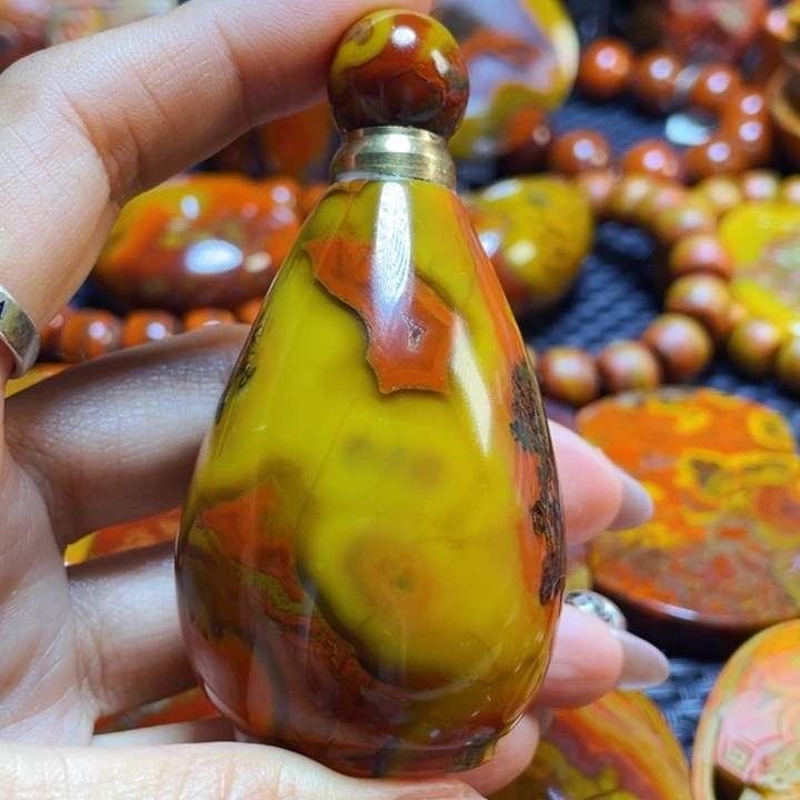 未镶嵌战国红鼻烟壶玛瑙/玉髓