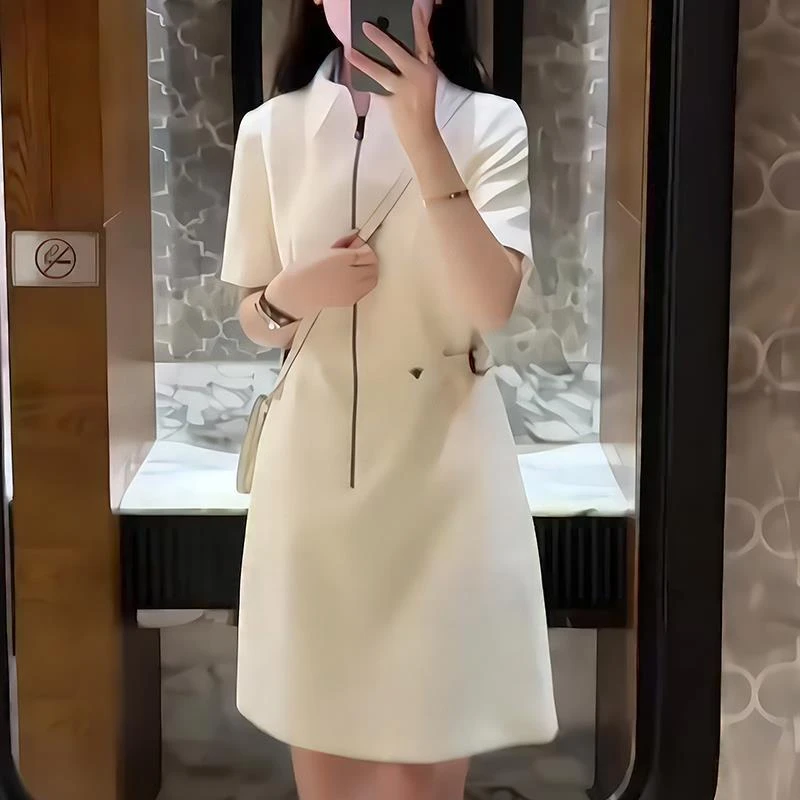 VOCKOO官方2025夏季新款气质女神范遮肉显瘦白色POLO领连衣裙温柔