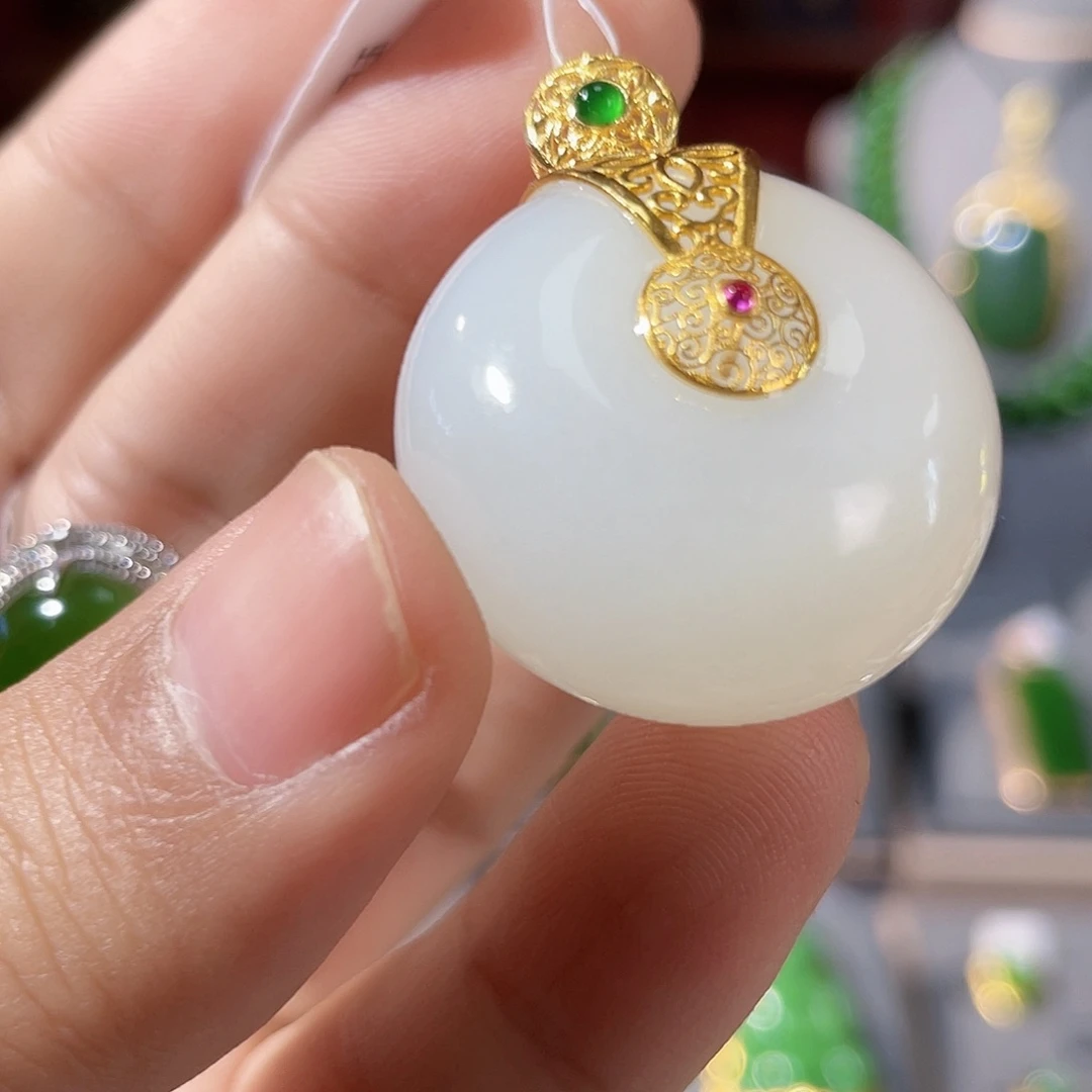 和田玉（碧玉）吊坠不含链18K金镶嵌