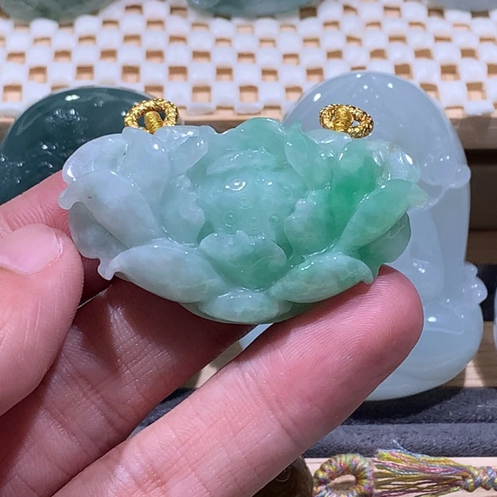 翡翠未镶嵌颈饰/炸/花件