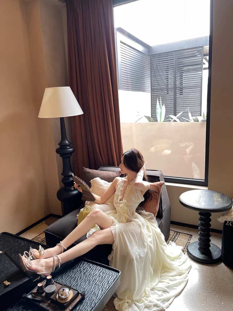 ChiclyNana  欧美辣妹性感挂脖连衣裙v领高腰露背海边度假沙滩裙