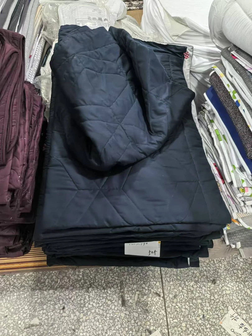 《厚广家》3楼120×190藏青蓝薄款化纤空调被 不挑色，发1张1斤