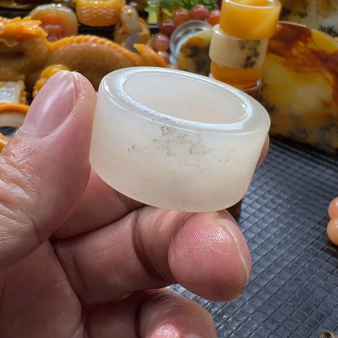 石英质玉未镶嵌颈饰