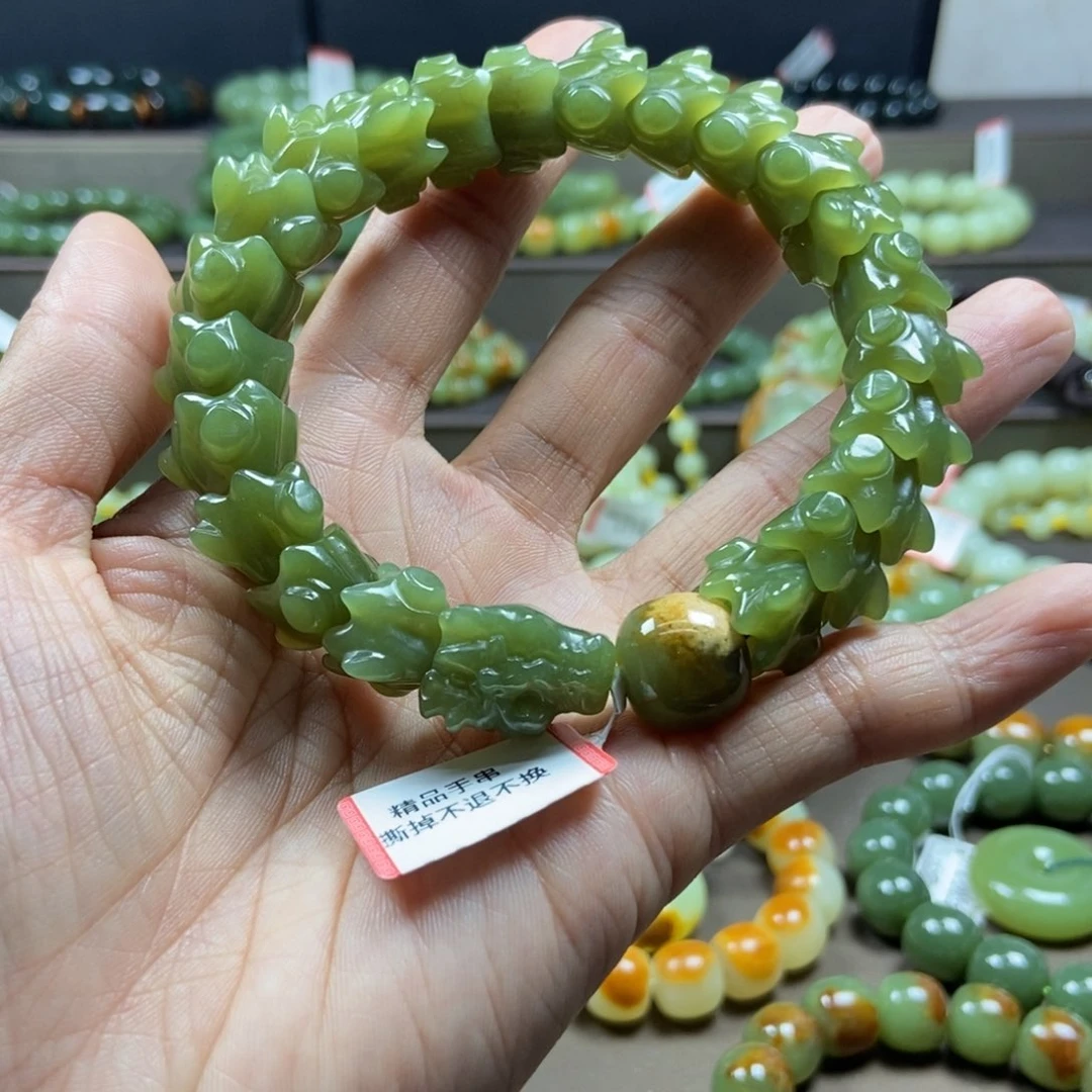 小***跑手链未镶嵌透闪石质玉