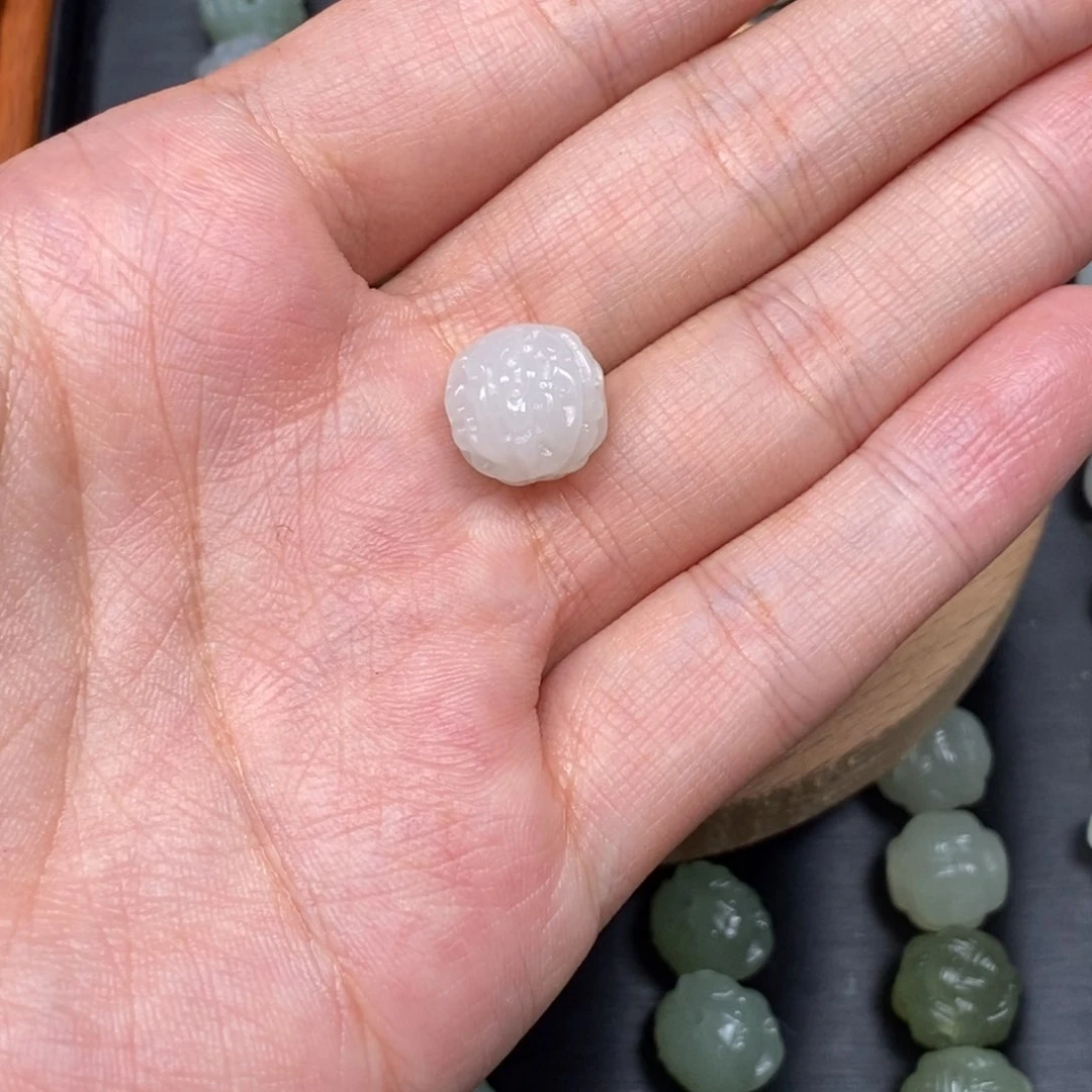 小***北和田玉未镶嵌颈饰