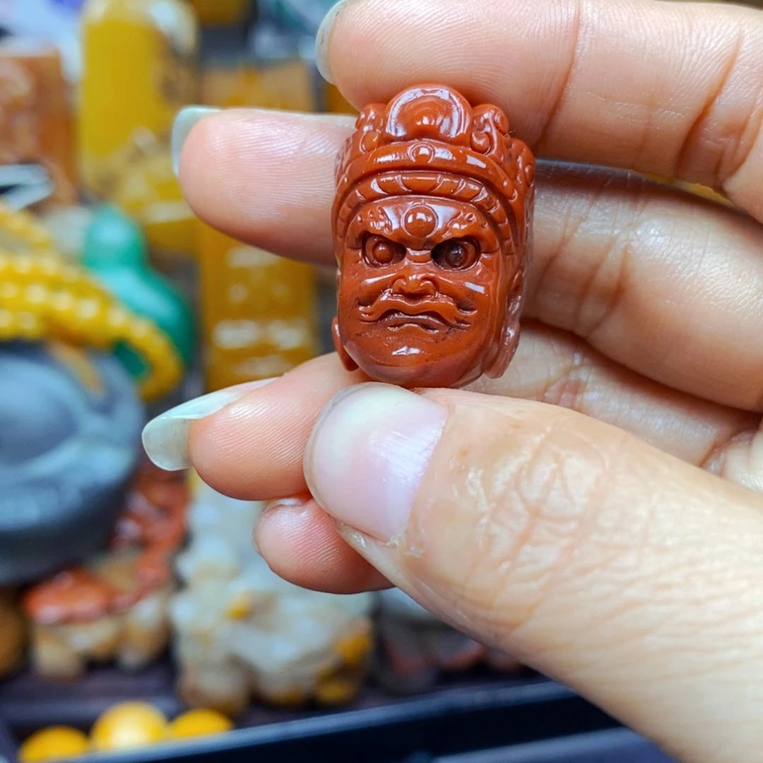 未镶嵌石英质玉（黄龙玉）颈饰