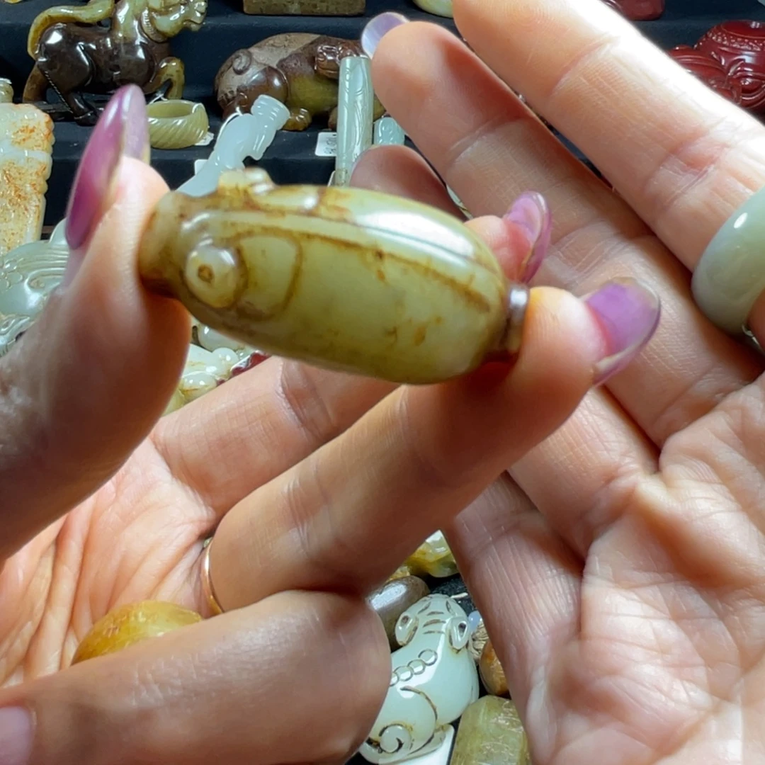 随***！和田玉未镶嵌颈饰