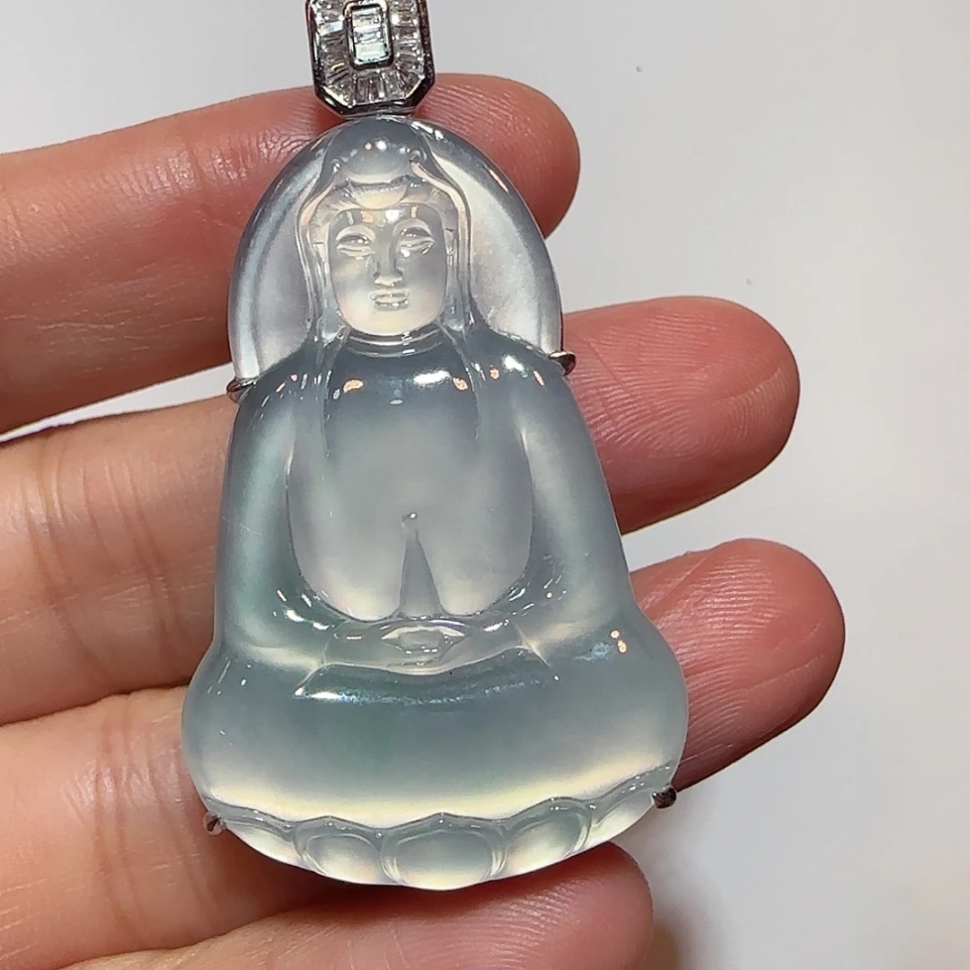 翡翠18K金镶嵌颈饰观音