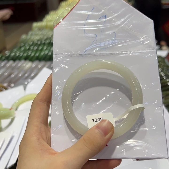 旧***人未镶嵌手镯和田玉