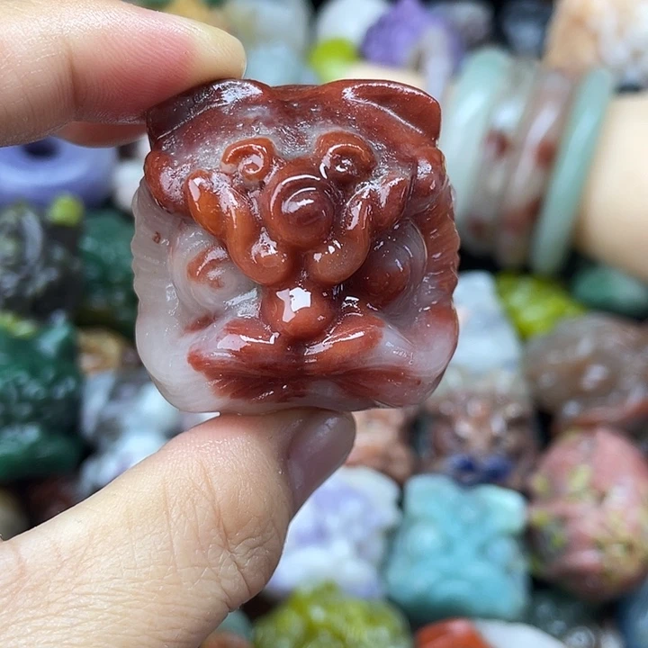 石英岩玉未镶嵌醒狮佘太翠醒狮