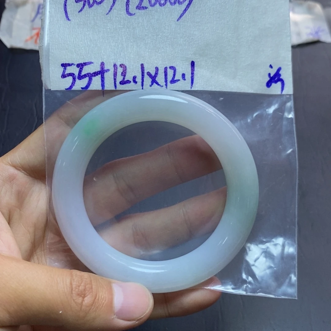 定制翡翠未镶嵌手镯