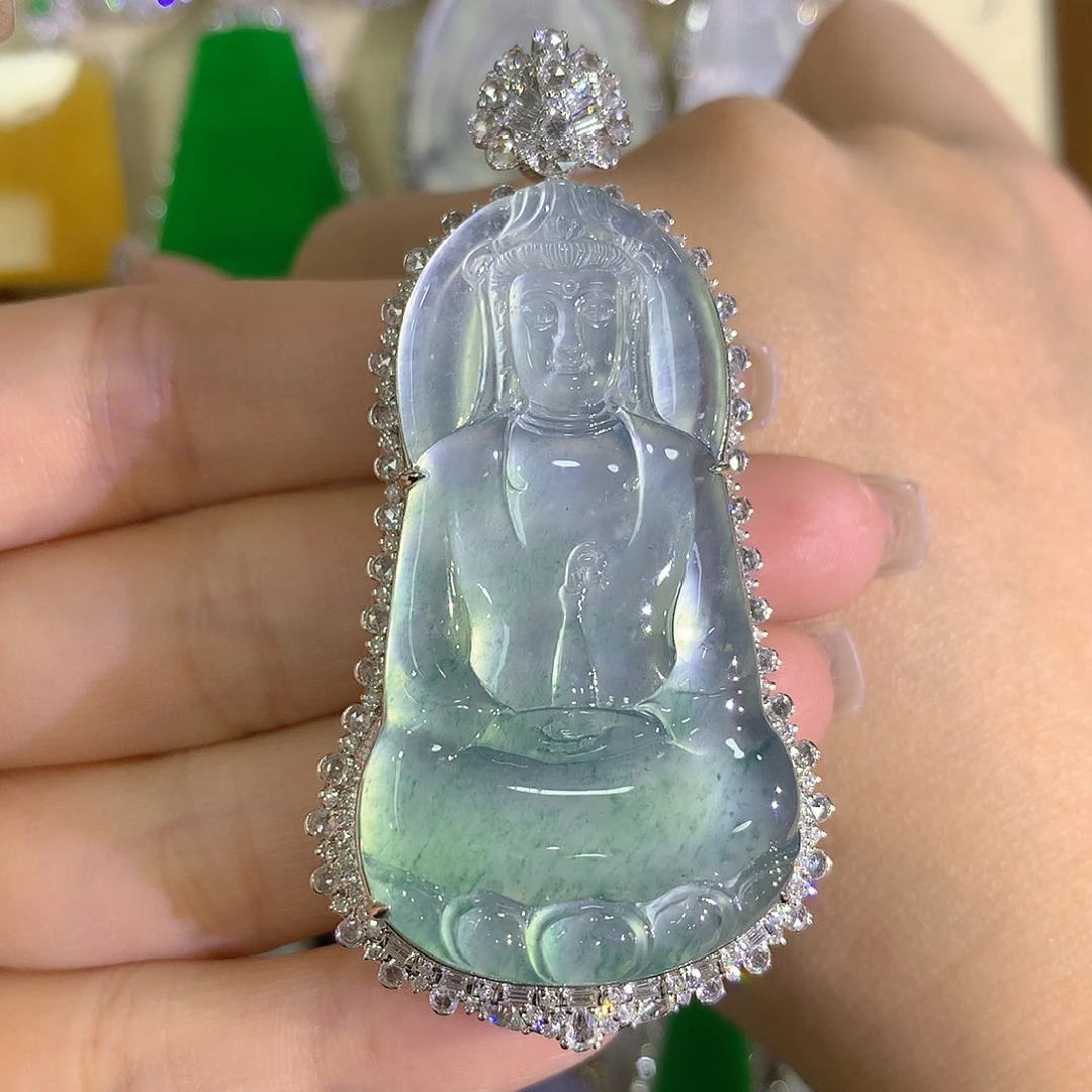 翡翠18K金镶嵌颈饰观音