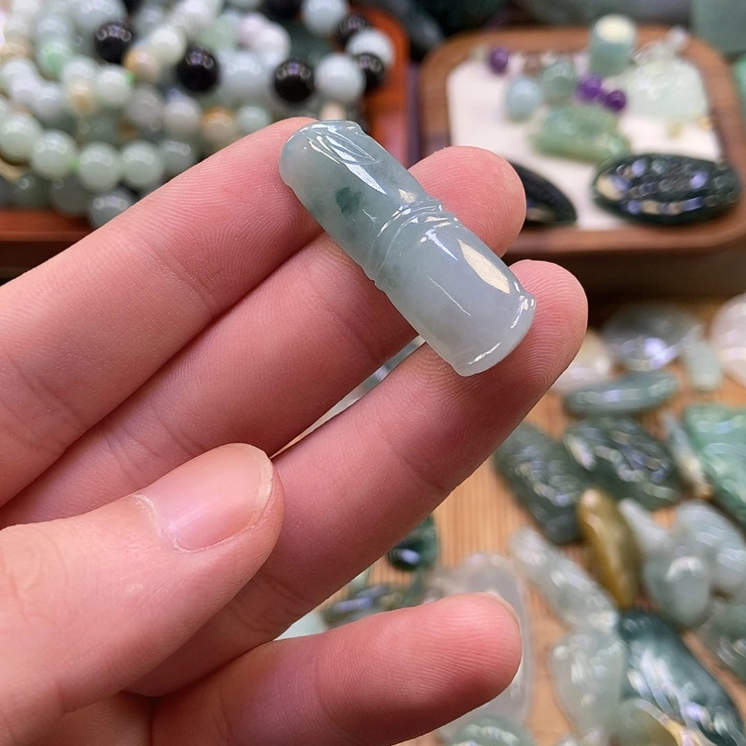 雅***清颈饰未镶嵌翡翠翡翠