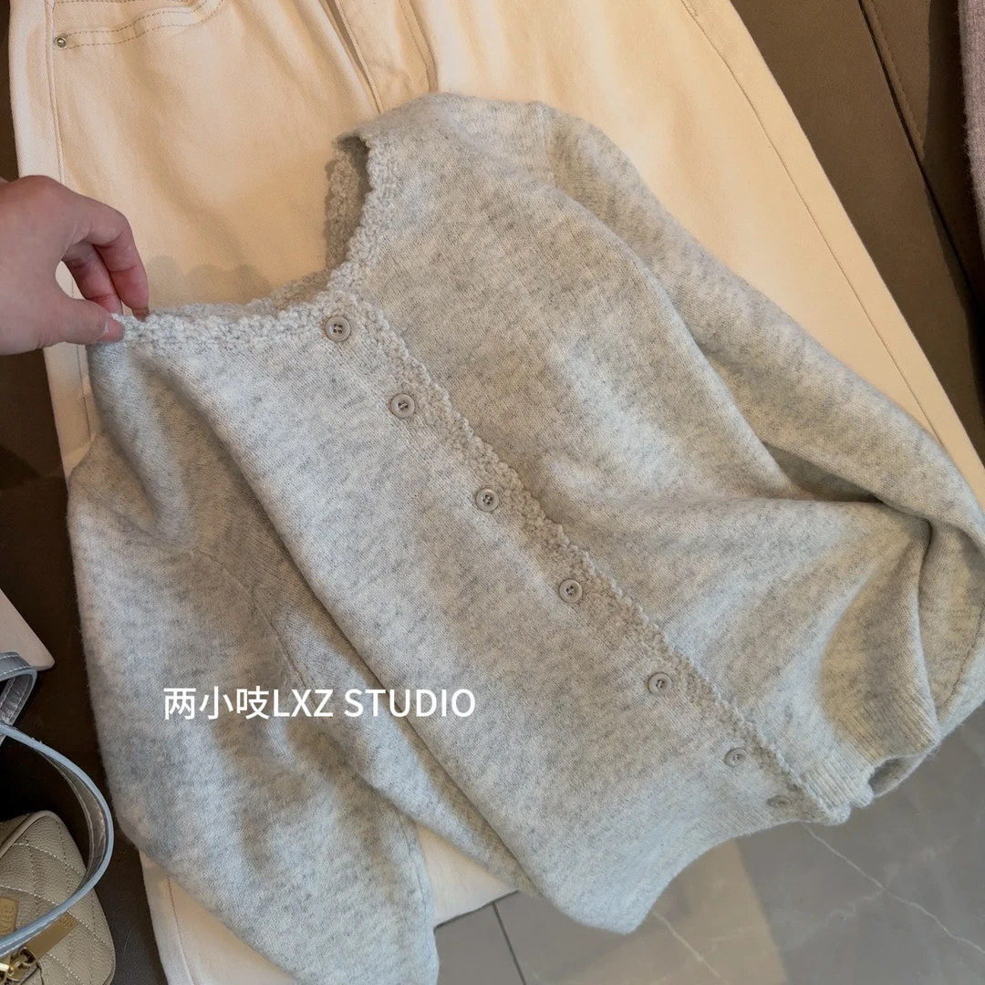两小吱《白茶月光》重工勾花边针织开衫上衣