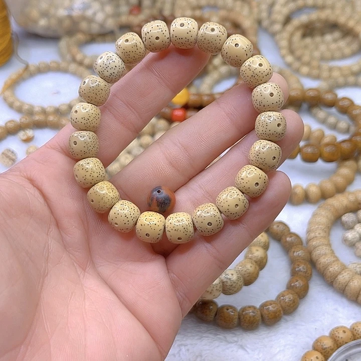 小***Q吊坠星月菩提老料鸡油黄