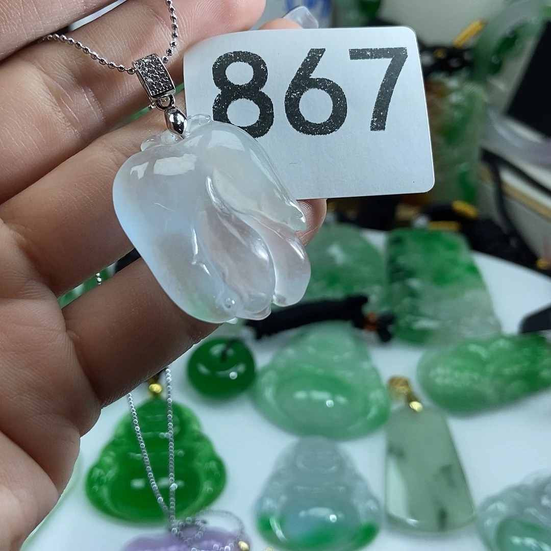 翡翠未镶嵌吊坠(赠链)