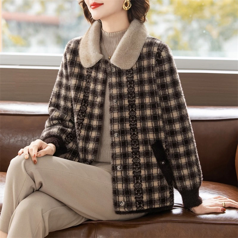 妈妈装翻领格子水貂绒开衫上衣中老年女秋冬新款加厚洋气上衣外套
