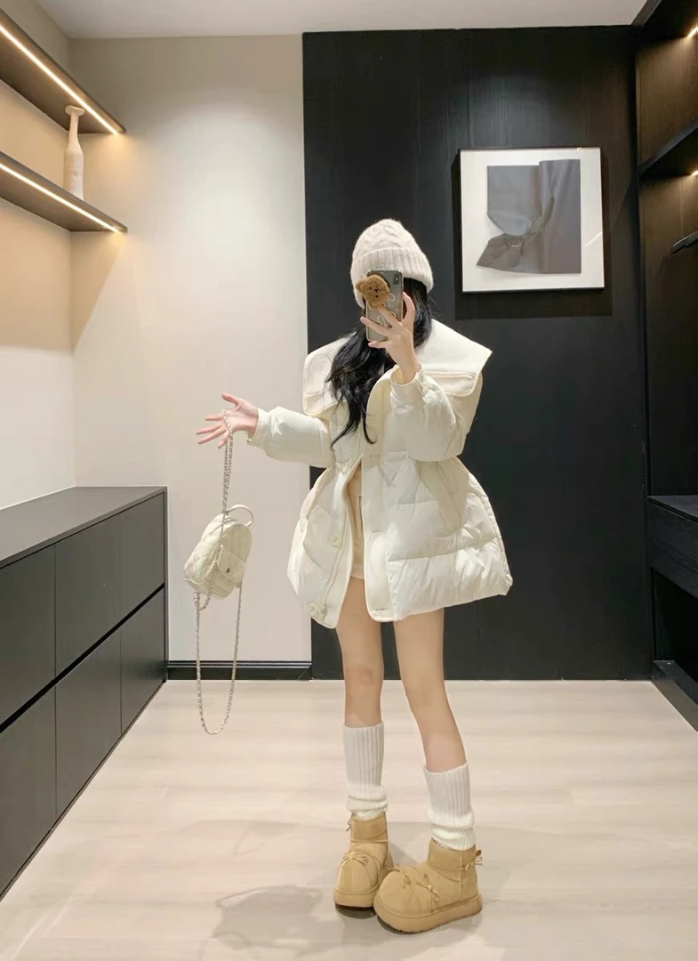 董小姐/8856羔羔毛娃娃领大翻领拼接收腰中长款女外套