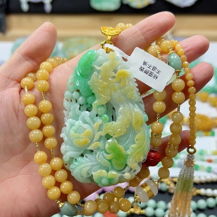 颈饰未镶嵌翡翠柳*馨吊坠