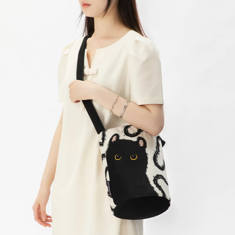 艺术鸭设计师原创小煤球百搭飘带水桶包单肩斜跨女手提小众通勤包